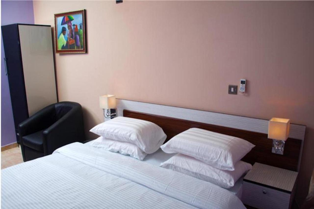 Milestone Hotel Ogombo Kültér fotó
