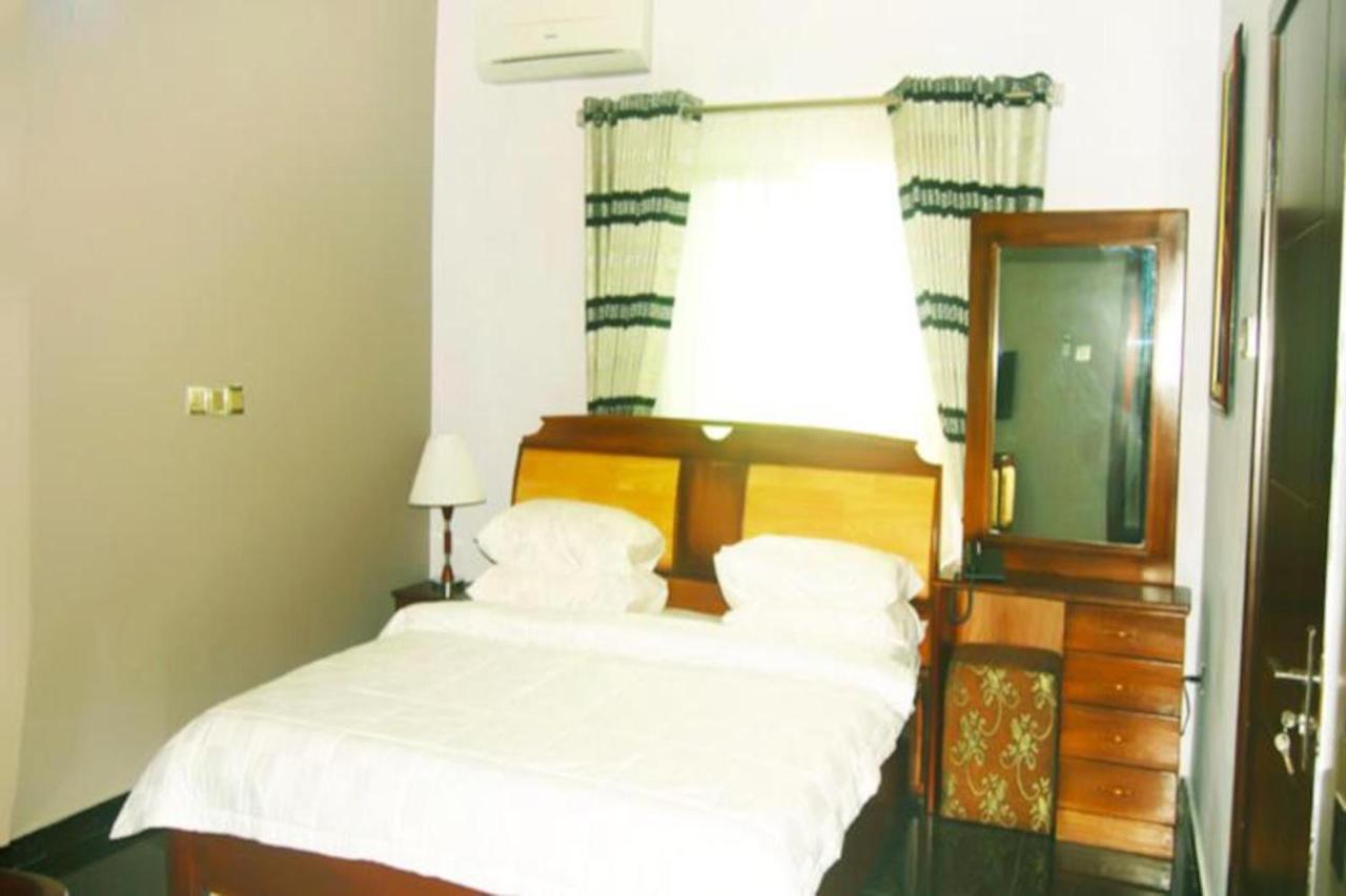 Milestone Hotel Ogombo Kültér fotó